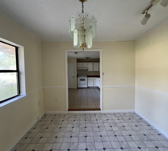 Building Photo - 1043 Westwood Dr