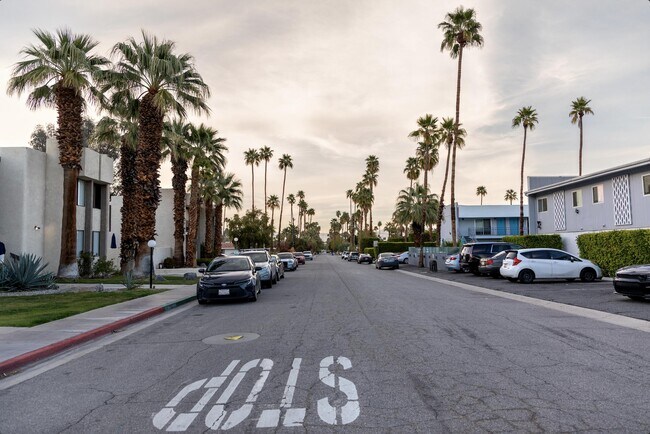 Building Photo - 1400 E Palm Canyon Dr
