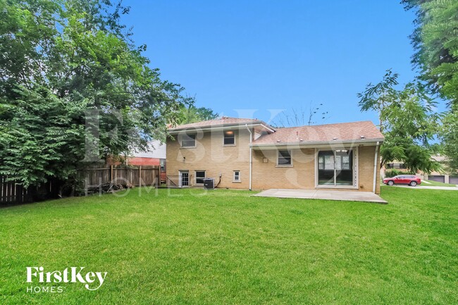 Building Photo - 1015 Thunderbird Dr