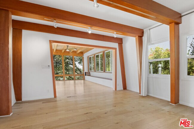 Building Photo - 1212 Fernwood Pacific Dr