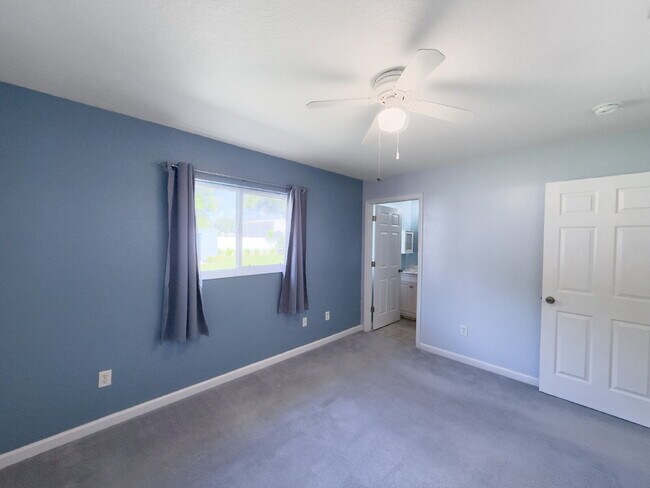Building Photo - 3 Bed | 2 Bath | 1,200 Sq Ft Single-Family Home  RENT NOW WITH ZERO DEPOSIT on a 12-month lease!