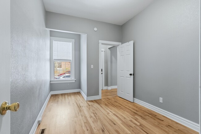 Building Photo - 1032 28th St