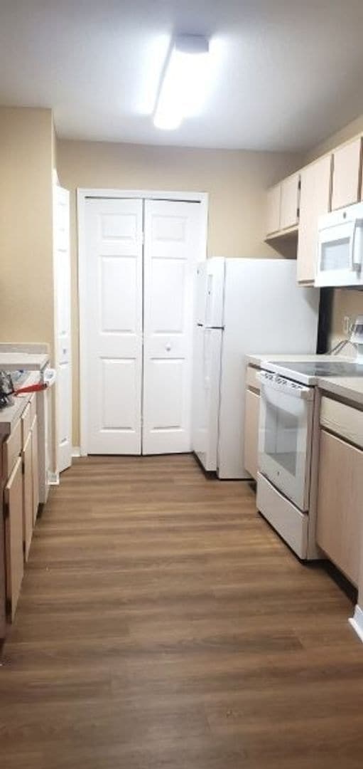 Building Photo - First Floor 2/2 in Gated Cypress Fairway !!