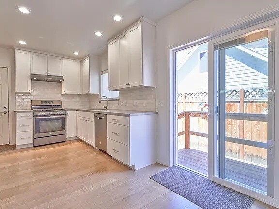 Kitchen access to fenced patio - 955 B St