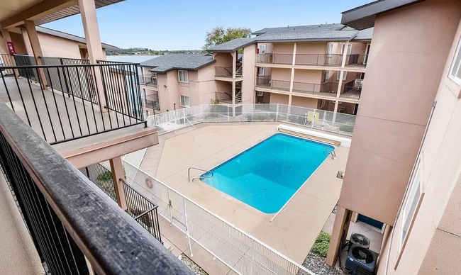 Building Photo - Sunset Shores - Condo For Rent