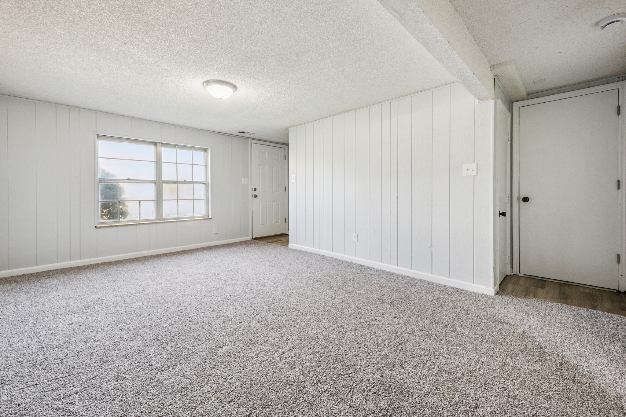 Building Photo - 16713 Bel Ray Blvd