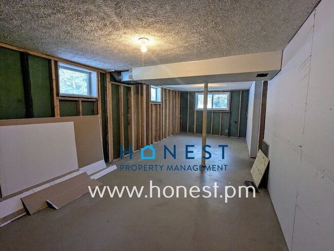 Building Photo - 151 Chimney Rd