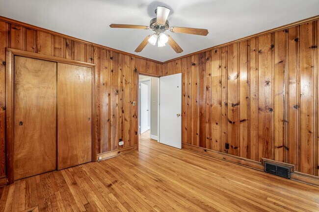 Building Photo - Large Renovated Ranch Home, Two Kitchens & Two Living Areas, Hardwood Flooring, Deck, Fenced!