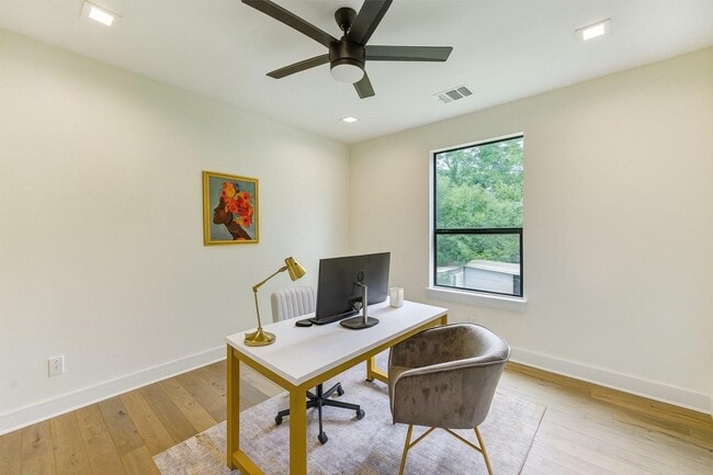 Building Photo - 5831 Banks St