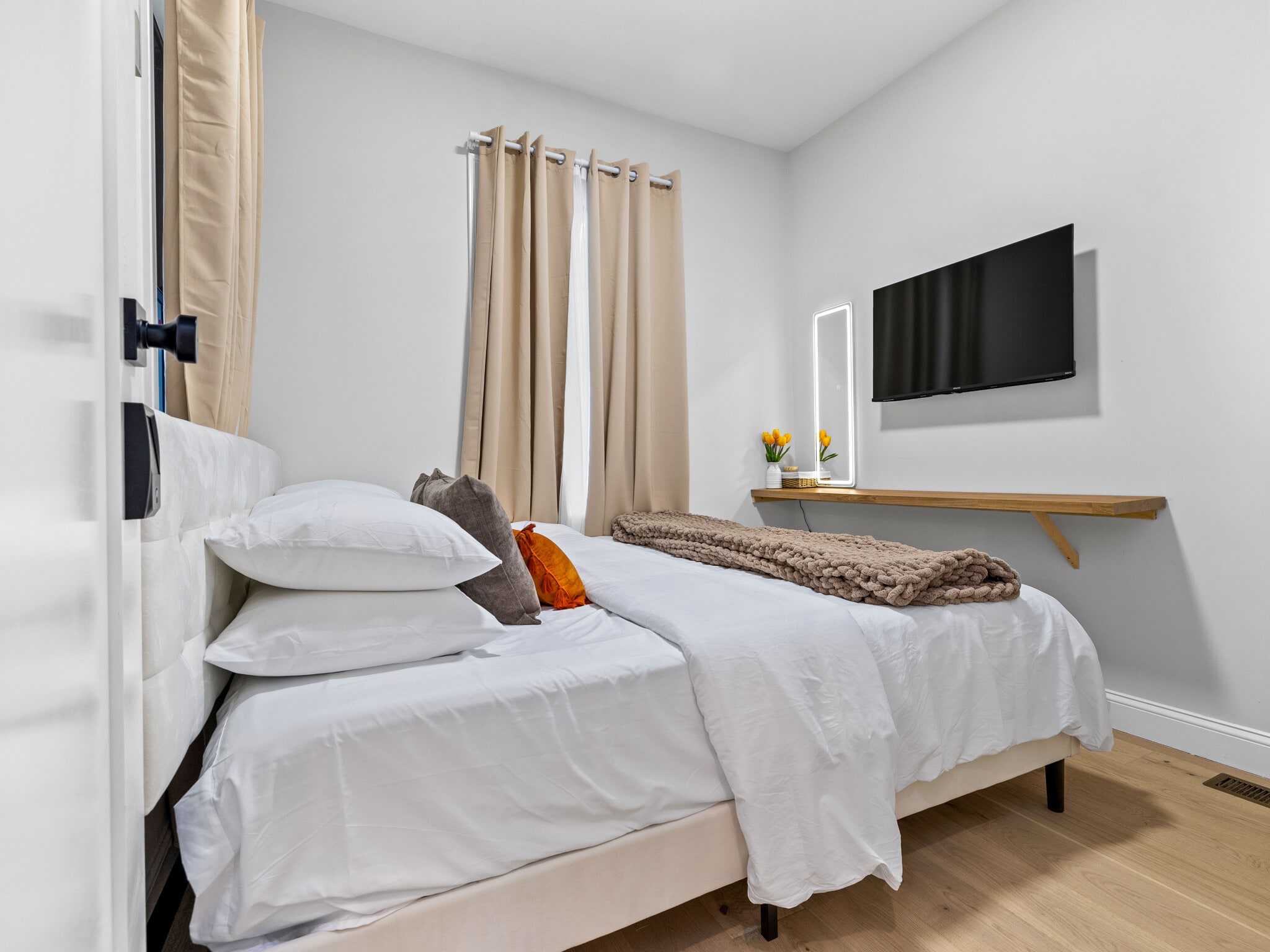 Building Photo - 566 Dorchester Ave