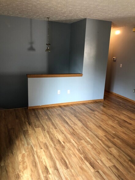 Upper floor - 1254 Wyley Ave