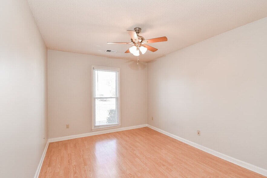 Building Photo - 4560 Wood Fox Cove