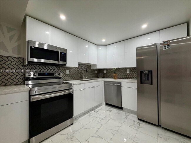 Building Photo - 1833 S Ocean Dr