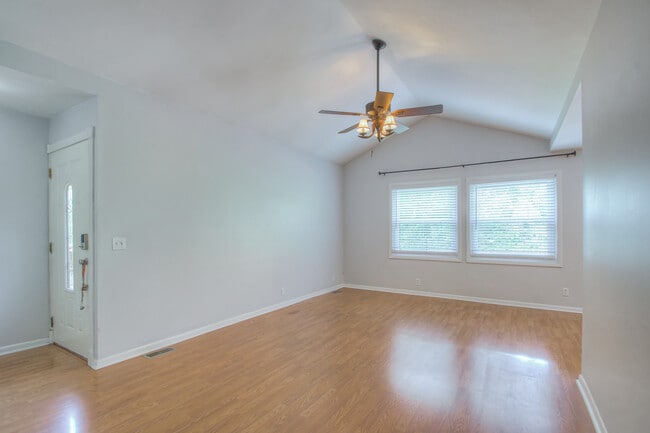 Building Photo - 104 Doral Ct