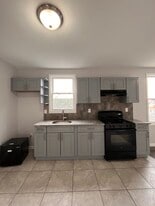 Building Photo - 88 Pearsall Ave
