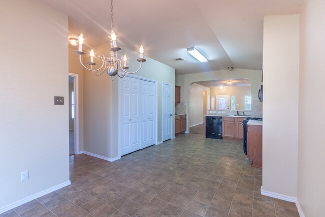 Building Photo - 3 Bedroom, 2 Bath, Single Story Home in Highland Park