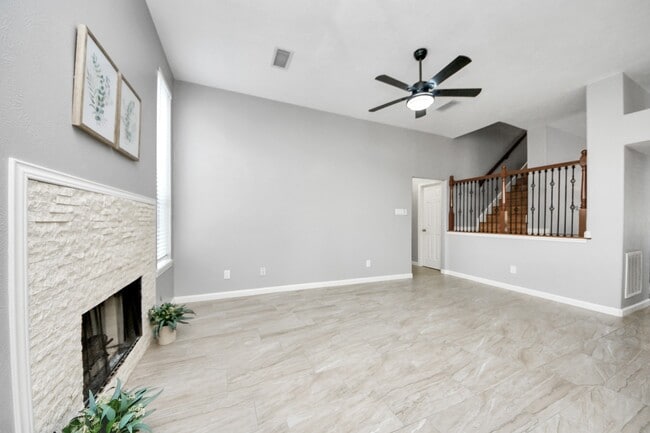 Building Photo - 20922 Whitevine Way