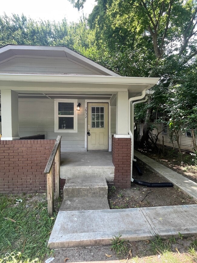 Primary Photo - 2932 N Dearborn St