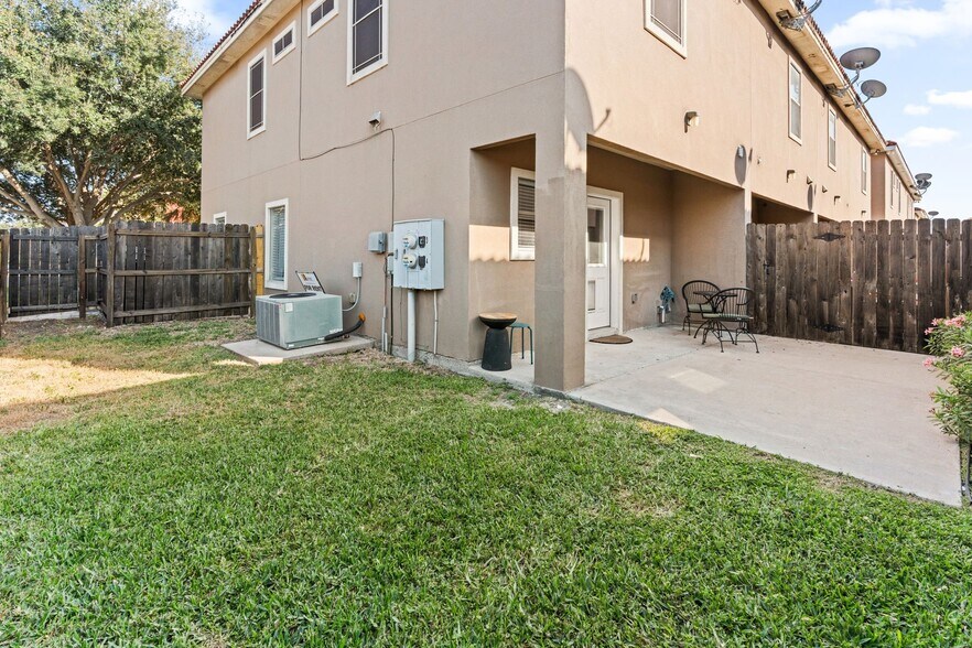 Building Photo - 3002 S L Ln