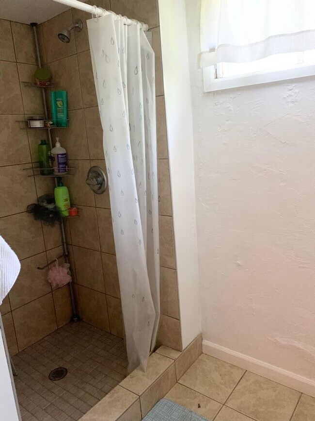 Building Photo - 910 Bungalow Ct