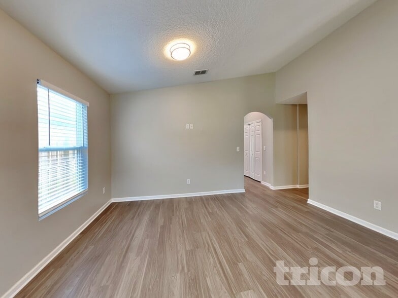 Building Photo - 621 Birchbark Trail