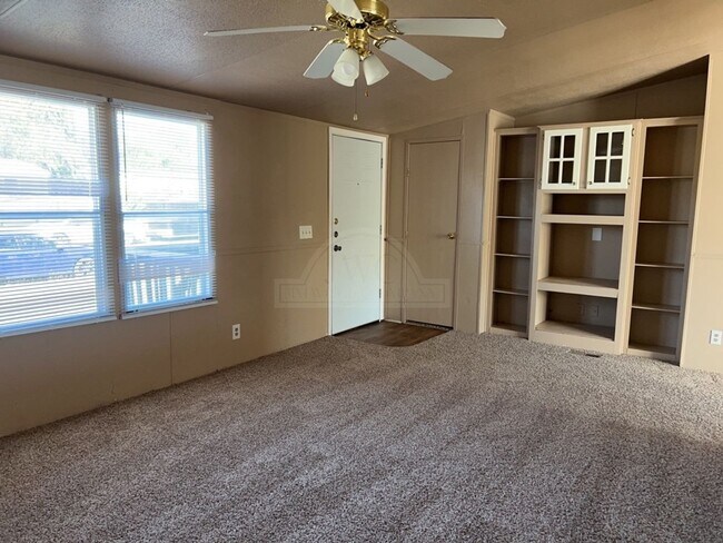 Building Photo - 3406 Valencia Dr