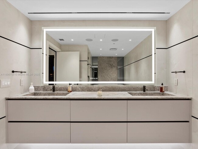 Building Photo - 3501 N Ocean Dr