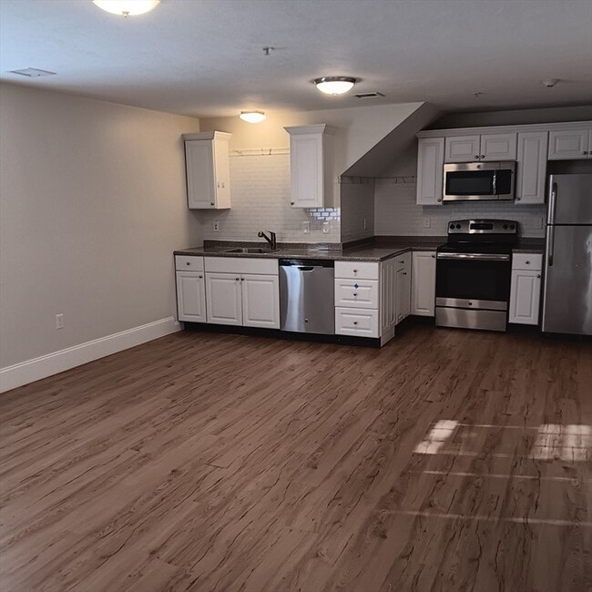 Building Photo - 339 Center St