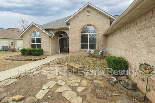 Building Photo - 57 Taylor Dr