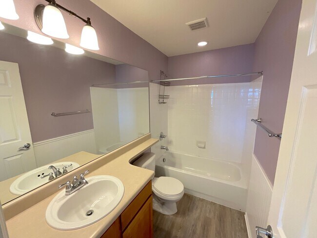 Building Photo - 3 Bedroom Home Available Near Barnes Rd & ...