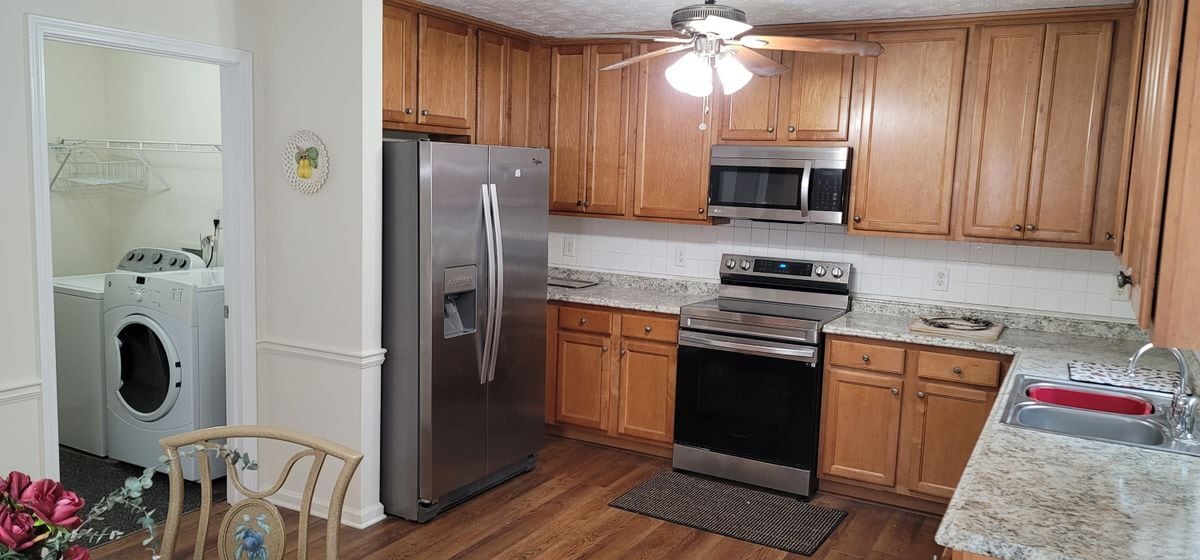 Building Photo - 731 Thompson Ridge Dr