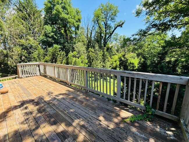 Building Photo - 405 Stonegate Dr