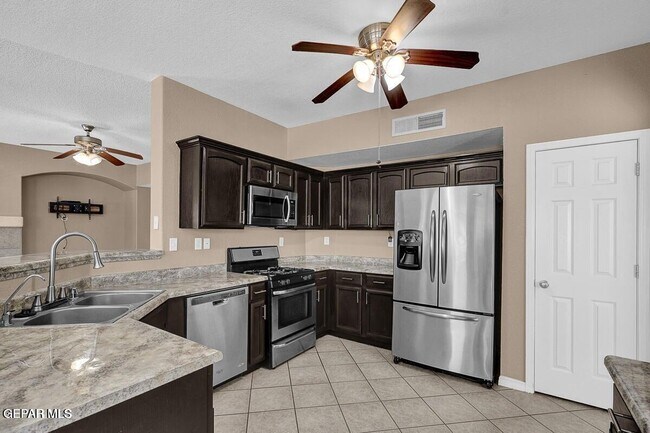 Building Photo - 3108 Tierra Nora Dr