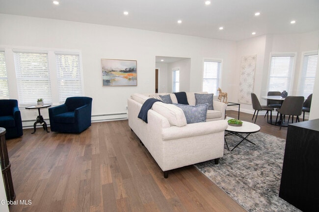 Building Photo - 4 Van Buren St