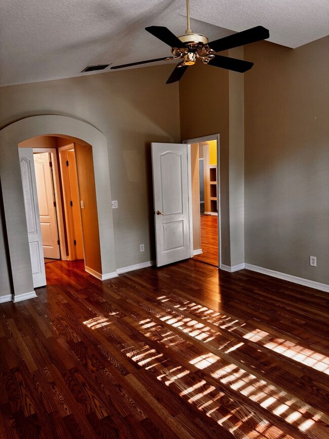 Building Photo - AVAILABLE NOW