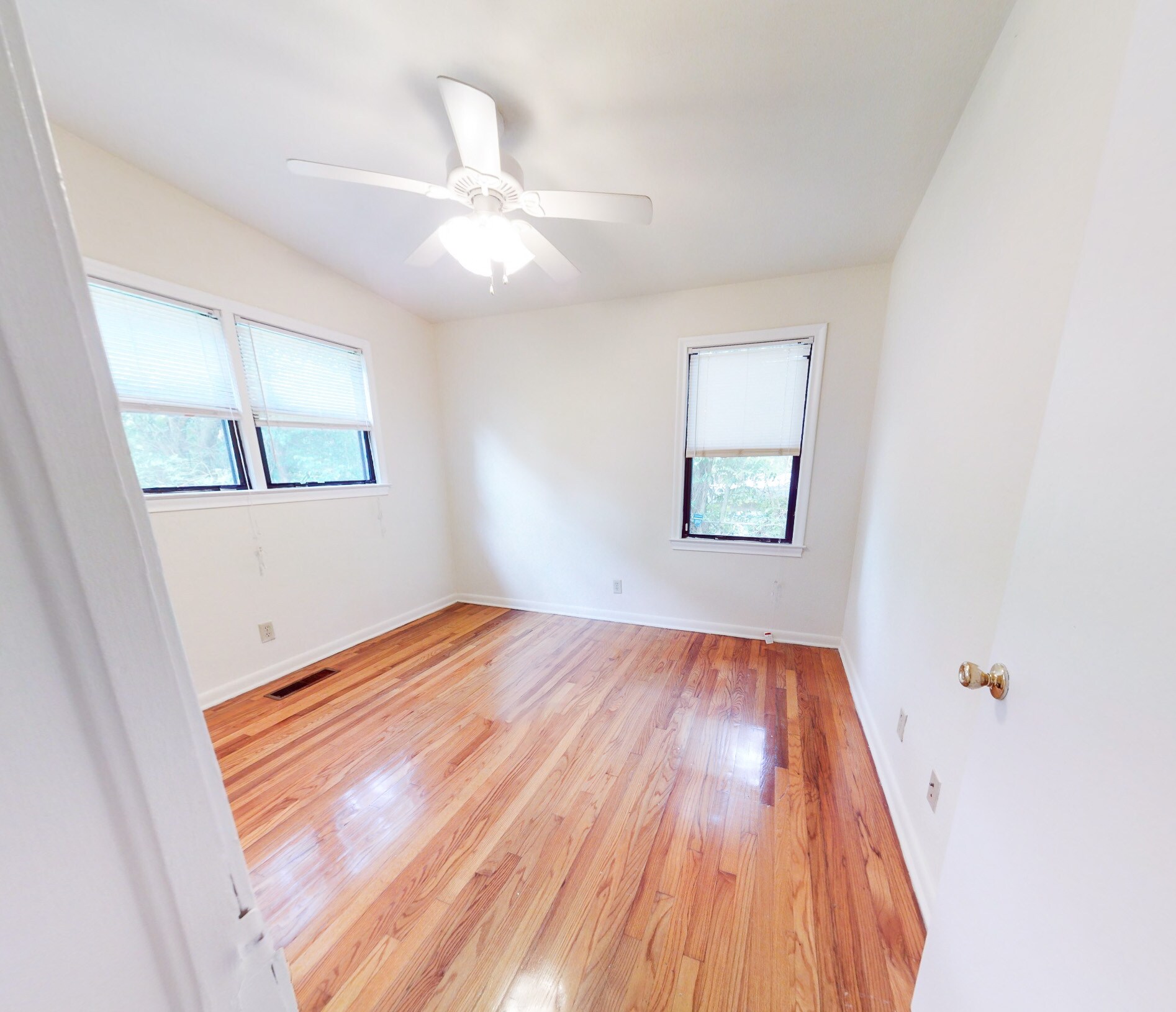 Building Photo - 1653 Mayhew St