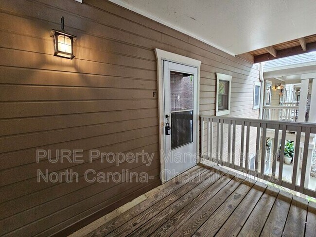 Building Photo - 333 Circle Ave