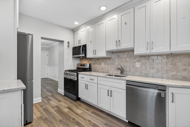 Building Photo - 39 Carroll St