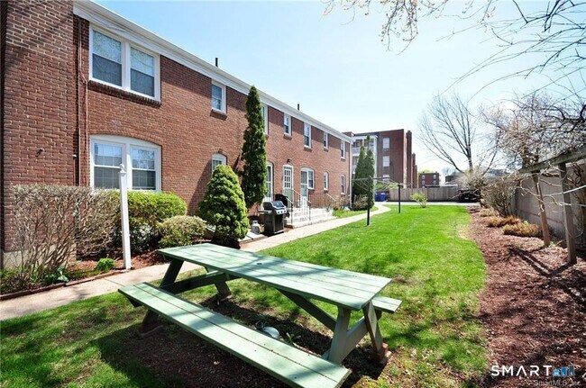 Building Photo - 53 Robin Rd
