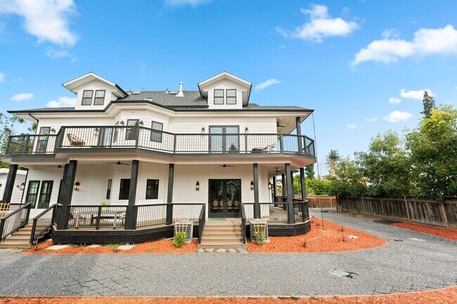 Building Photo - $13,995 - Stunning Executive Estate in Wil...