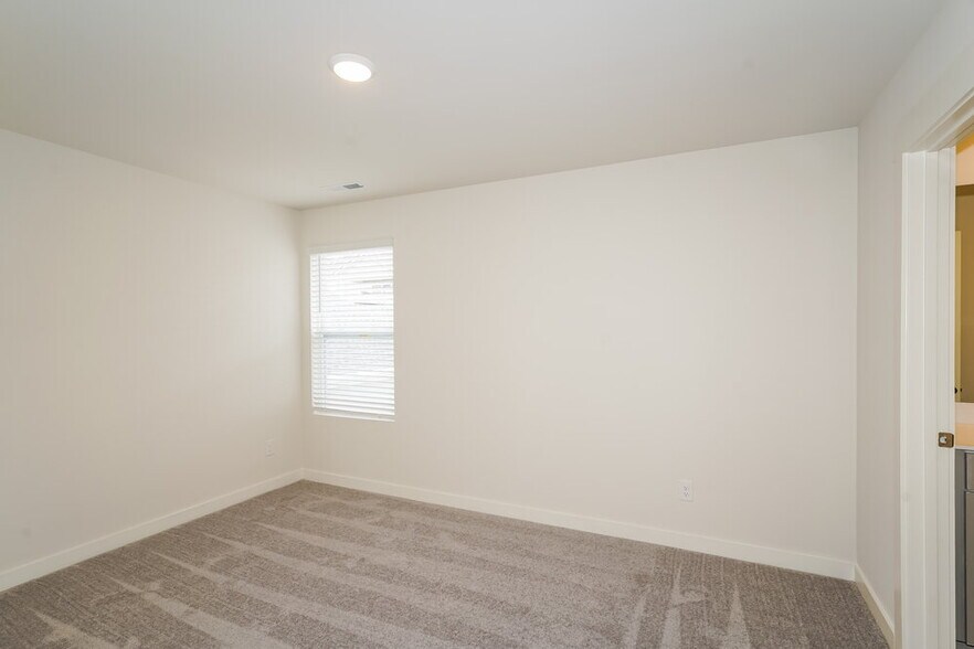 Building Photo - 599 Snapdragon Ln