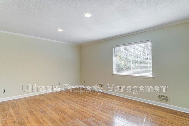 Building Photo - 2101 Delgado St