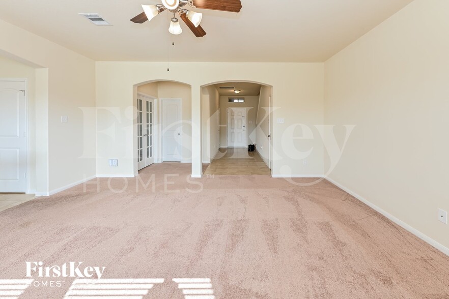 Building Photo - 10502 Lake of the Ozarks Dr