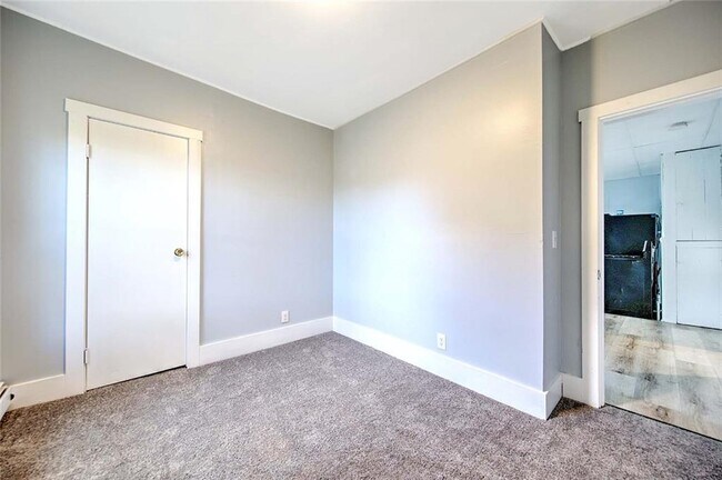 Building Photo - 68 Division St