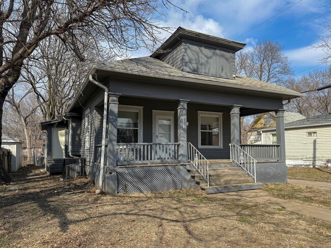 Building Photo - 2 bedroom 1 bath near Washburn University