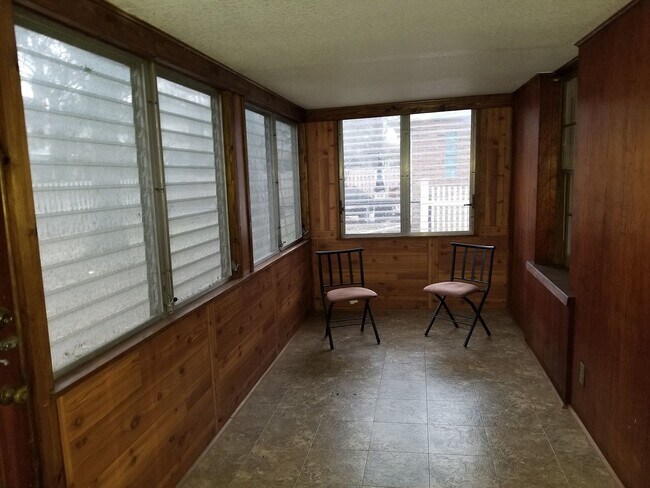 Building Photo - 6826 N Knox Ave