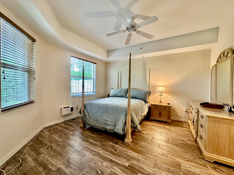 Building Photo - 1305 Mariposa Cir