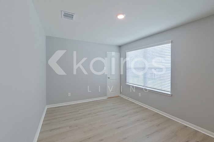 Building Photo - 10722 Hillside Creek Dr