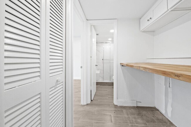 Building Photo - Fully Renovated 2 Bed / 2 Bath – Everything New!