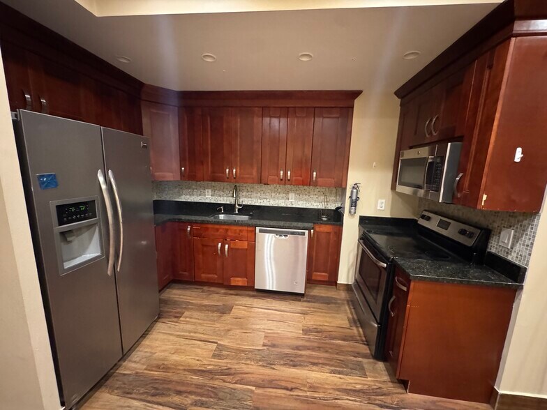Primary Photo - 817 6th St NW
